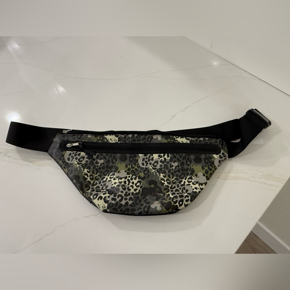 Wild About Disney Animal Kingdom Park LARGE FANNY PACK Belt Bag